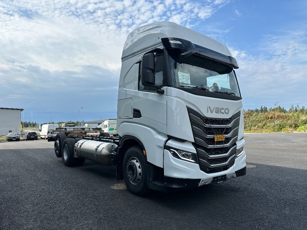 Iveco S-Way AS26S50 NP 2xLNG 6x2*4 - Камион со кабинска шасија: слика 3 Iveco S-Way AS26S50 NP 2xLNG 6x2*4 - Камион со кабинска шасија: слика 3