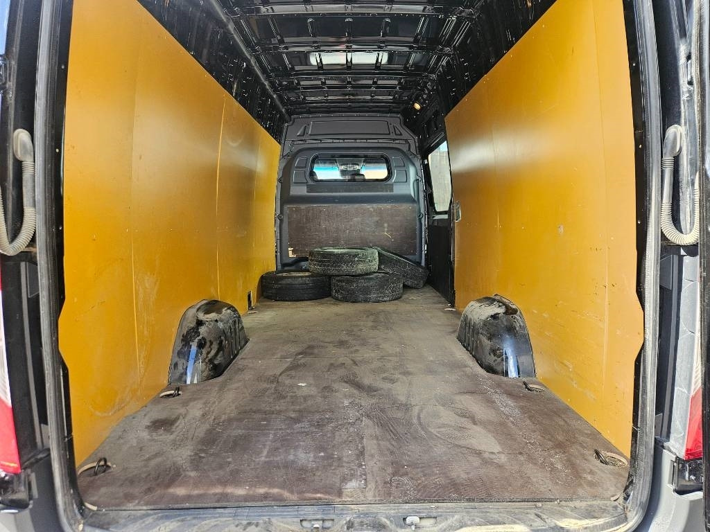 Товарно комбе Mercedes-Benz Sprinter 317 RWD: слика 12