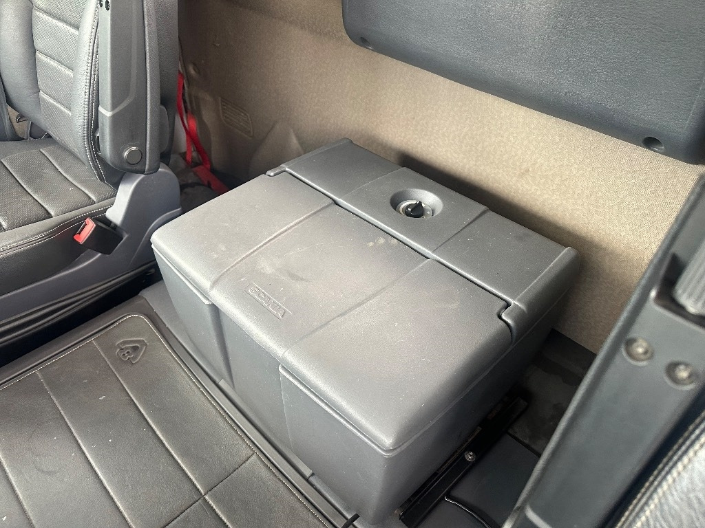 Камион со кука за подигање Scania R580 6x2*4: слика 16