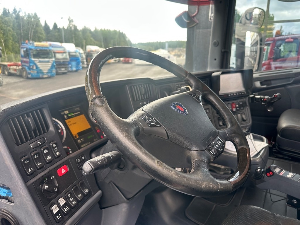 Камион со кука за подигање Scania R580 6x2*4: слика 14