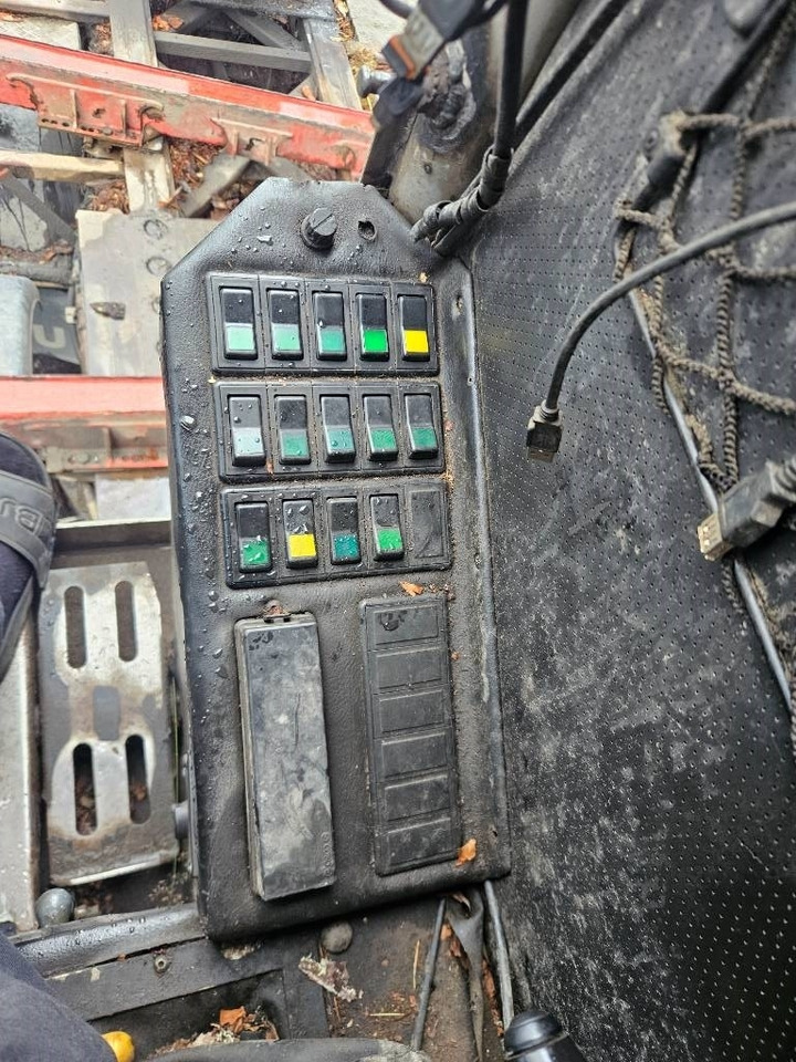 Лизинг на Sisu C600 8x4 kesla 2010  Sisu C600 8x4 kesla 2010: слика 18