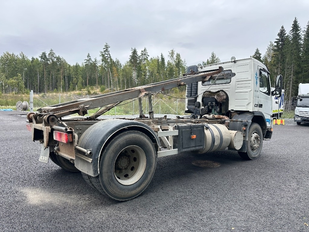Volvo FM7 4x2 vaijerilaitteilla - Камион за подигање контејнери: слика 4 Volvo FM7 4x2 vaijerilaitteilla - Камион за подигање контејнери: слика 4