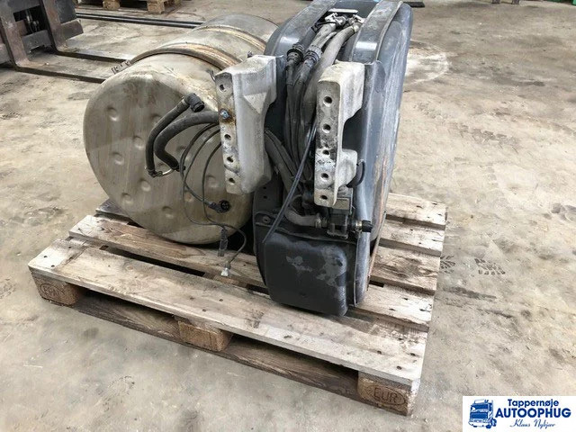 Scania Adblue pumpe Adblue tank P/N: 2141802 – 1884225 - AdBlue резервоар за Камион: слика 2 Scania Adblue pumpe Adblue tank P/N: 2141802 – 1884225 - AdBlue резервоар за Камион: слика 2