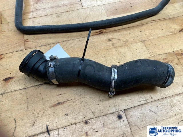 Scania Køler slange Scania 2258815 - Мотор и делови за Камион: слика 1 Scania Køler slange Scania 2258815 - Мотор и делови за Камион: слика 1