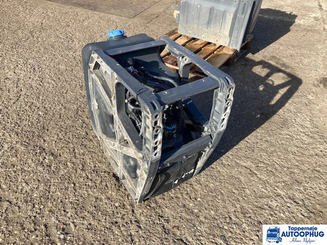 Volvo Adblue tank 21645367 – 23251720 - AdBlue резервоар за Камион: слика 3 Volvo Adblue tank 21645367 – 23251720 - AdBlue резервоар за Камион: слика 3