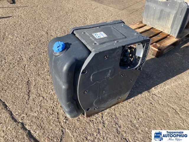 Volvo Adblue tank 21645367 – 23251720 - AdBlue резервоар за Камион: слика 5 Volvo Adblue tank 21645367 – 23251720 - AdBlue резервоар за Камион: слика 5