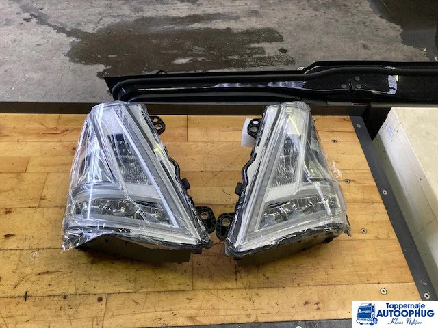 Volvo Headlamp RH – Volvo 24056510 - Електричен систем за Камион: слика 2 Volvo Headlamp RH – Volvo 24056510 - Електричен систем за Камион: слика 2
