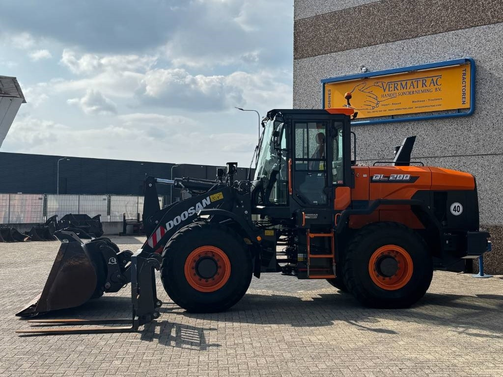 Doosan DEVELON / DOOSAN DL200-7, central lubrication, 202 - Компактен натоварувач: слика 3 Doosan DEVELON / DOOSAN DL200-7, central lubrication, 202 - Компактен натоварувач: слика 3