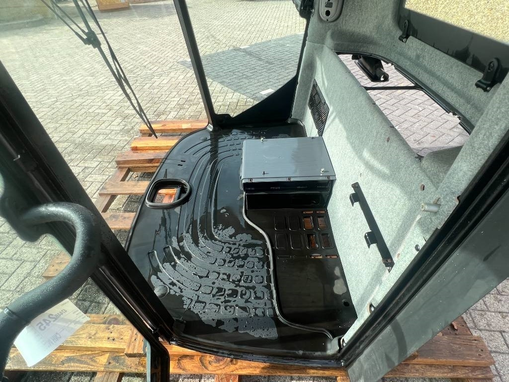 Нов Додатни делови за жнеач New Holland Cabine - New Holland CR8070, CR8080, CR9070, CR908: слика 12