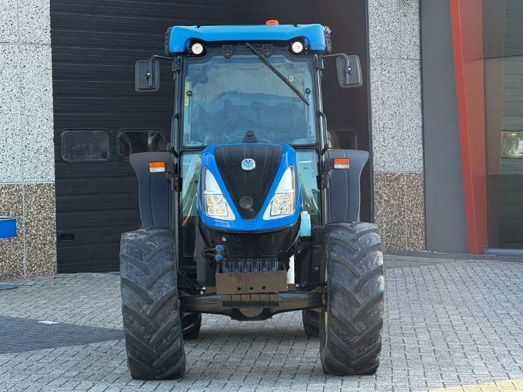 New Holland T4.100 DC, Low Profile, 2019, 3013 hours!! - Трактор: слика 4 New Holland T4.100 DC, Low Profile, 2019, 3013 hours!! - Трактор: слика 4