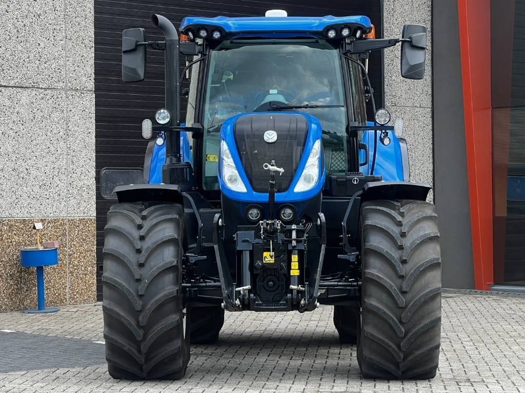 New Holland T7.270 Auto Command - Трактор: слика 4 New Holland T7.270 Auto Command - Трактор: слика 4