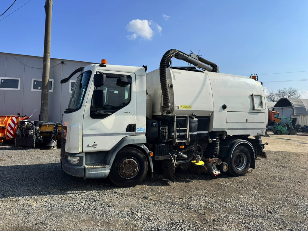 DAF LF180 - Возило за метење: слика 2 DAF LF180 - Возило за метење: слика 2