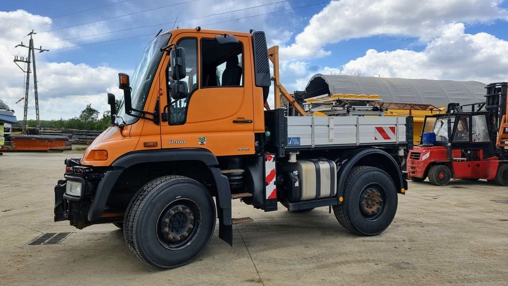 MERCEDES-BENZ Unimog U400 - Општински трактор: слика 4 MERCEDES-BENZ Unimog U400 - Општински трактор: слика 4
