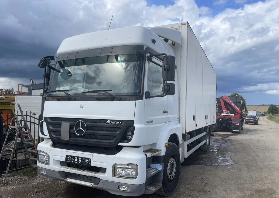 MERCEDES-BENZ AXOR PRZEBIEG TYLKO 322000 KM!!!! - Изотермален камион: слика 5 MERCEDES-BENZ AXOR PRZEBIEG TYLKO 322000 KM!!!! - Изотермален камион: слика 5