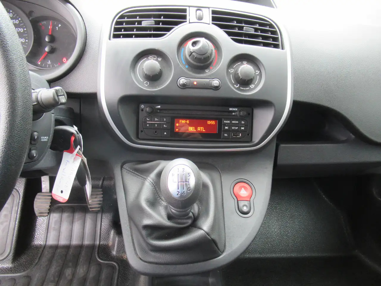 Мало комбе Renault Kangoo 15 DCI GRAND CONFORT CLIM 8250€+TVA/BTW: слика 8 Мало комбе Renault Kangoo 15 DCI GRAND CONFORT CLIM 8250€+TVA/BTW: слика 8