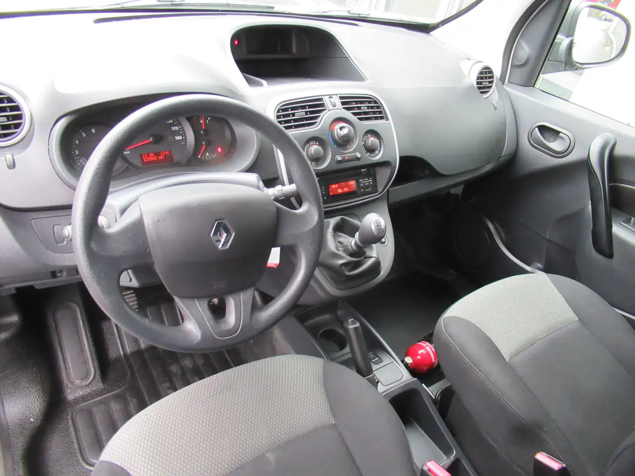 Мало комбе Renault Kangoo 15 DCI GRAND CONFORT CLIM 8250€+TVA/BTW: слика 7 Мало комбе Renault Kangoo 15 DCI GRAND CONFORT CLIM 8250€+TVA/BTW: слика 7