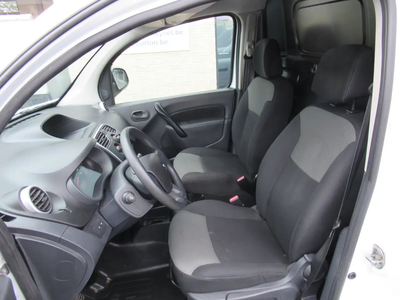 Мало комбе Renault Kangoo 15 DCI GRAND CONFORT CLIM 8250€+TVA/BTW: слика 6 Мало комбе Renault Kangoo 15 DCI GRAND CONFORT CLIM 8250€+TVA/BTW: слика 6