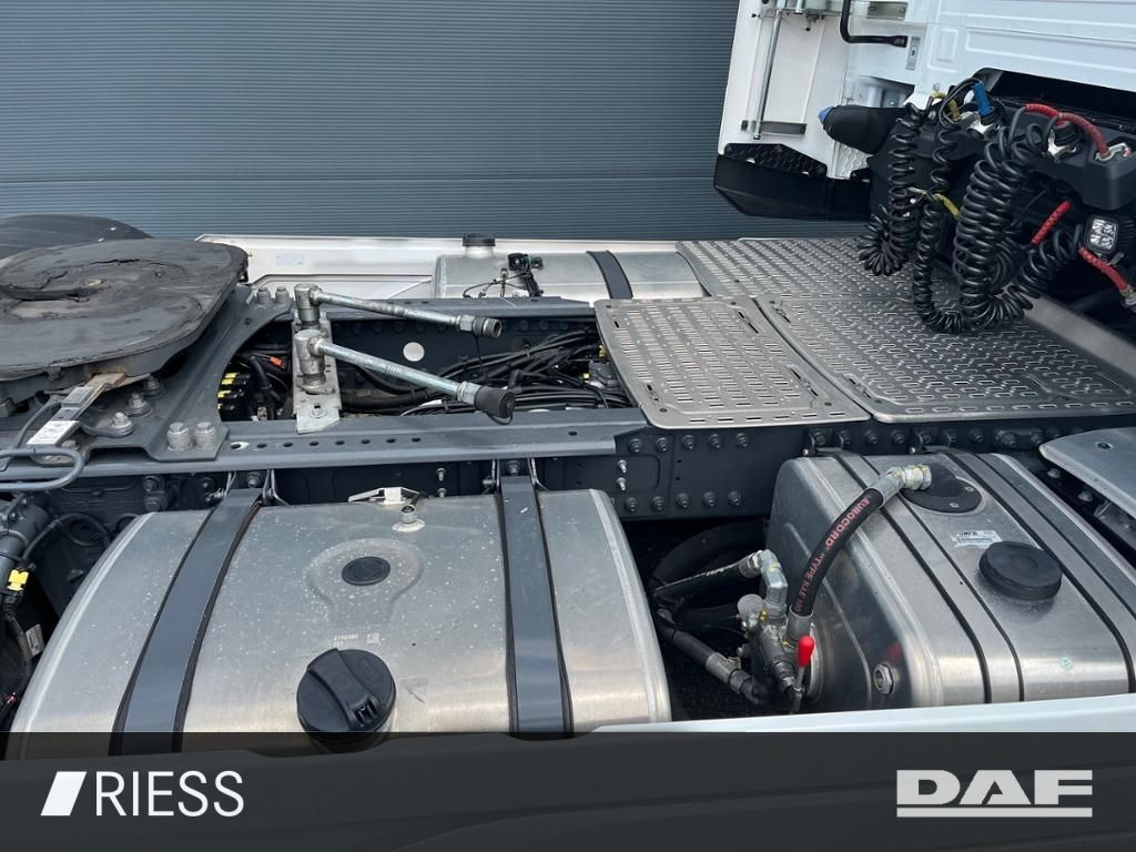 DAF XG+ 530 FT Alcoa Leder Intarder Standklima Hydra DAF XG+ 530 FT Alcoa Leder Intarder Standklima Hydra - Камион влекач: слика 4 DAF XG+ 530 FT Alcoa Leder Intarder Standklima Hydra DAF XG+ 530 FT Alcoa Leder Intarder Standklima Hydra - Камион влекач: слика 4