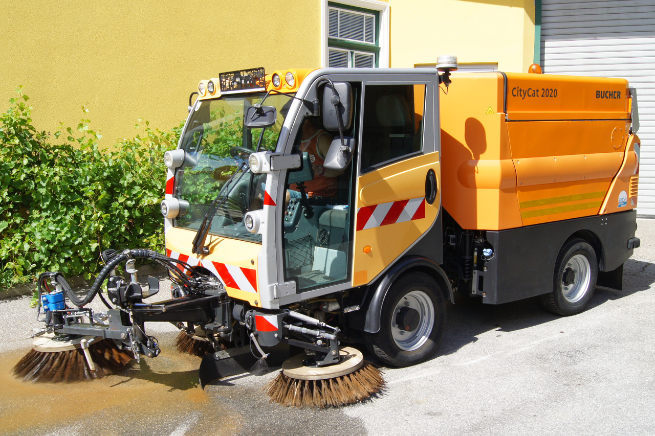 BUCHER BUCHER CityCat 2020 XL/Euro 6/L + R Kehrmaschine/Frontbesen - Возило за метење: слика 2 BUCHER BUCHER CityCat 2020 XL/Euro 6/L + R Kehrmaschine/Frontbesen - Возило за метење: слика 2
