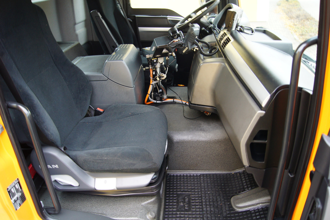 Машина за чистење снег MAN TGS 28.400 BL 6x4-4/TÜV/PALIFT/Winterdienst/Salzstreuer/Streuer/Schneepflug: слика 11