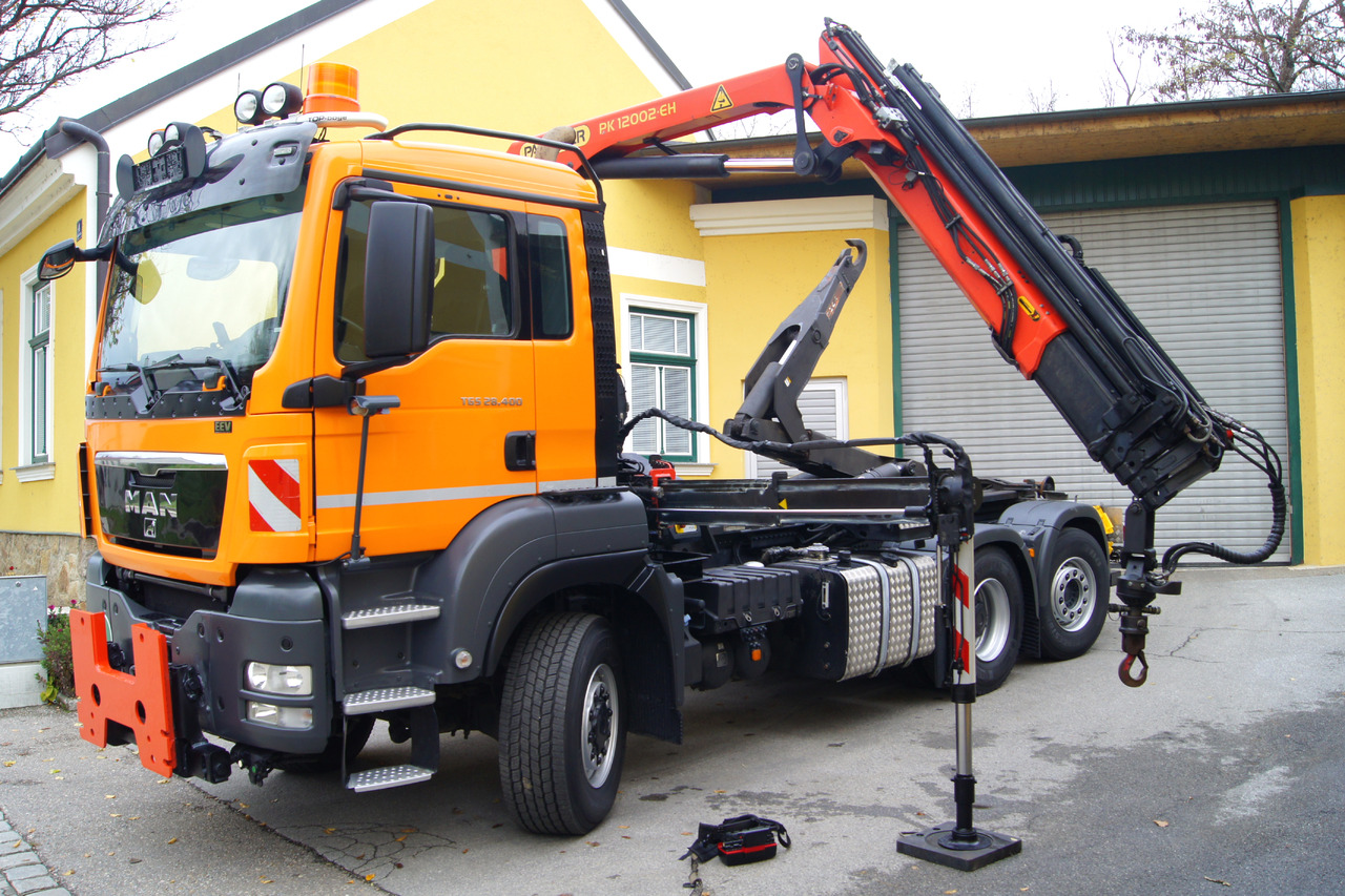 MAN TGS 28.400 BL 6x4-4/TÜV/PK12002/PALIFT/Winterdienst/Salzstreuer/Streuer/Schneepflug - Камион со кука за подигање, Камион со кран: слика 2 MAN TGS 28.400 BL 6x4-4/TÜV/PK12002/PALIFT/Winterdienst/Salzstreuer/Streuer/Schneepflug - Камион со кука за подигање, Камион со кран: слика 2
