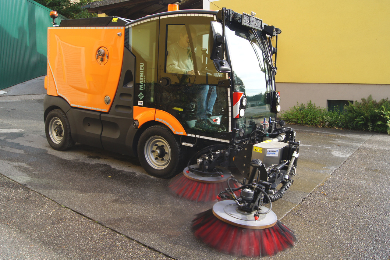 MATHIEU Azura Flex MC210 3-rd brush / EURO 6 - Возило за метење: слика 2 MATHIEU Azura Flex MC210 3-rd brush / EURO 6 - Возило за метење: слика 2