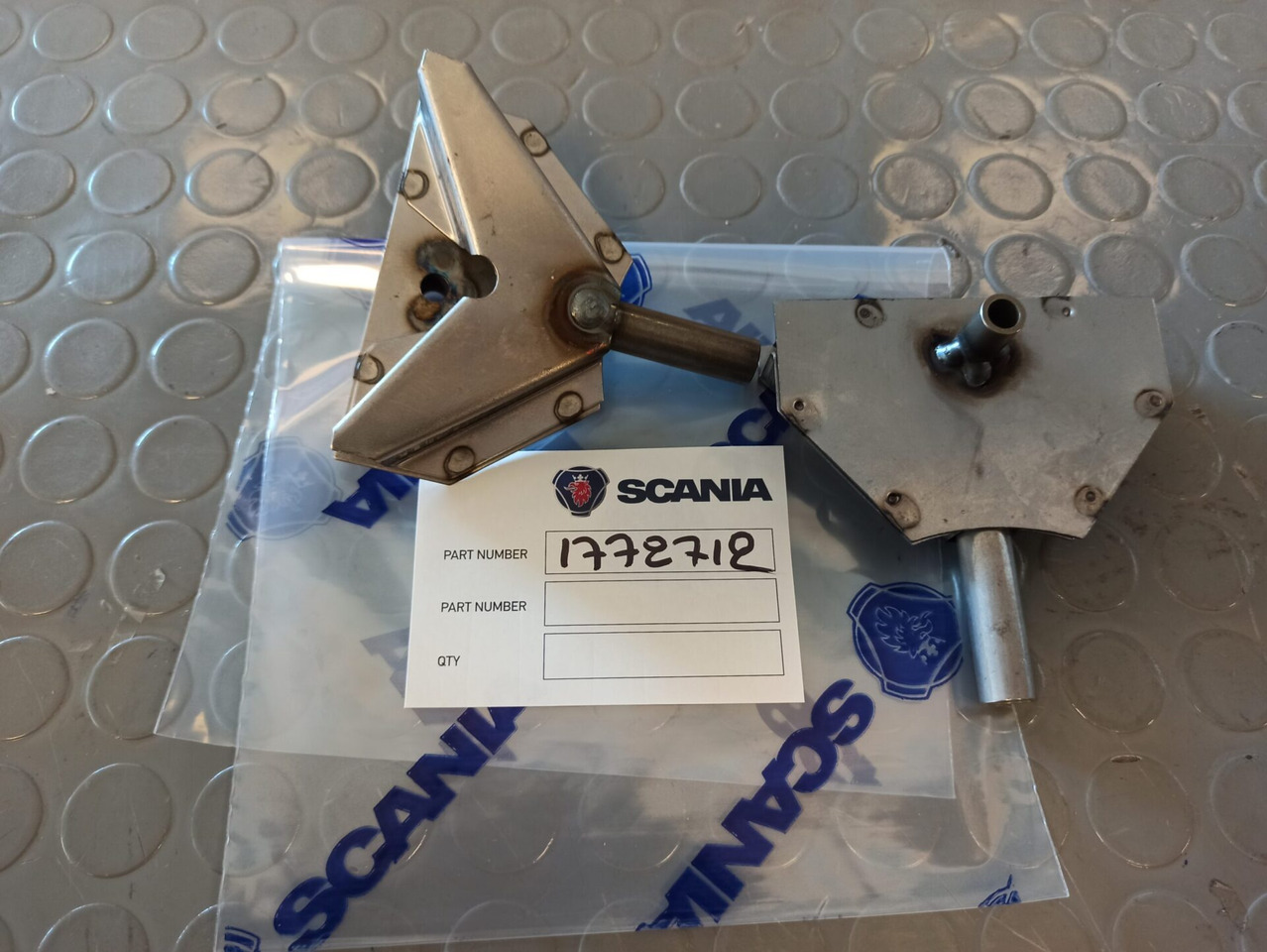 NEW ORIGINAL OIL COLLECTOR - 1772712 - Оска и делови за Камион: слика 1 NEW ORIGINAL OIL COLLECTOR - 1772712 - Оска и делови за Камион: слика 1