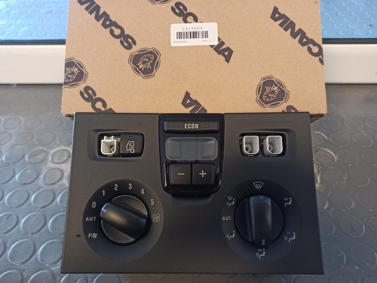 SCANIA ECU HEATER CONTROL 2419809 - Единица за контрола за Камион: слика 1 SCANIA ECU HEATER CONTROL 2419809 - Единица за контрола за Камион: слика 1