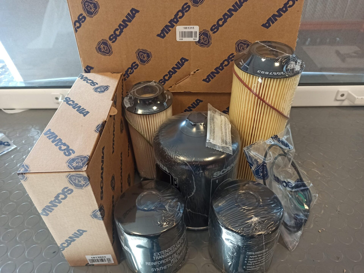 SCANIA MAINTENANCE KIT - 1881315 - Комплет за поправка на моторот за Камион: слика 1 SCANIA MAINTENANCE KIT - 1881315 - Комплет за поправка на моторот за Камион: слика 1
