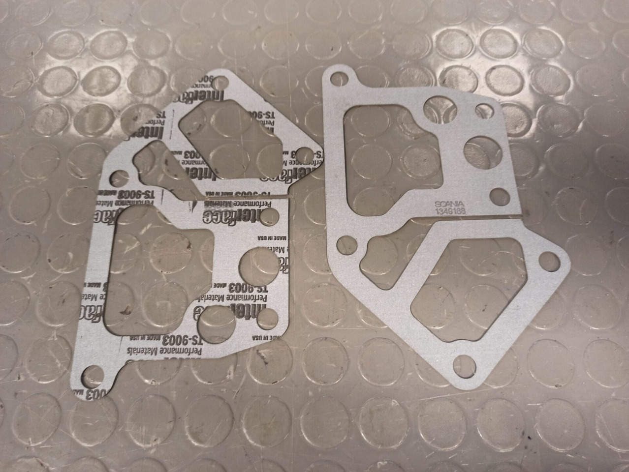 SCANIA OIL COOLER GASKET - 1349188 - Ладилник за масло за Камион: слика 1 SCANIA OIL COOLER GASKET - 1349188 - Ладилник за масло за Камион: слика 1