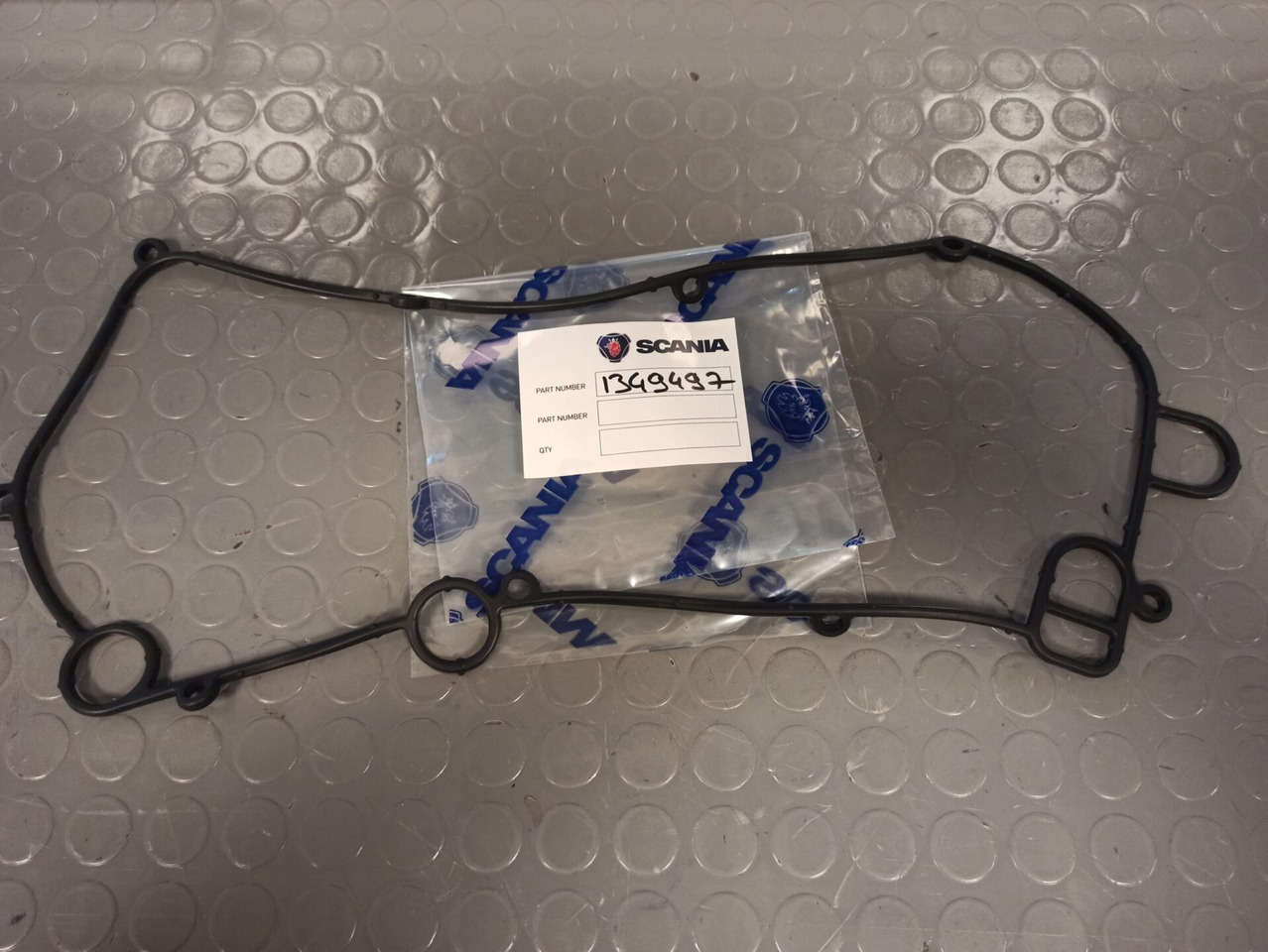 SCANIA OIL COOLER GASKET - 1349497 - Ладилник за масло за Камион: слика 1 SCANIA OIL COOLER GASKET - 1349497 - Ладилник за масло за Камион: слика 1