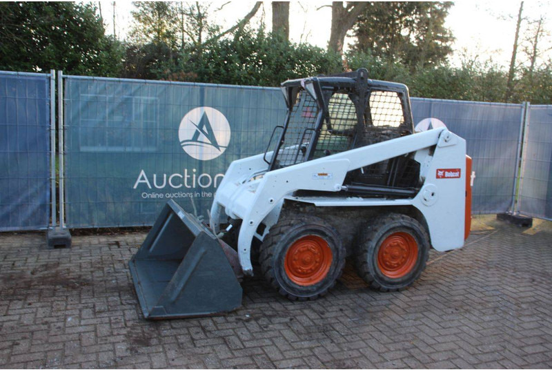 Bobcat S130 - Натоварувач на тркала: слика 1 Bobcat S130 - Натоварувач на тркала: слика 1