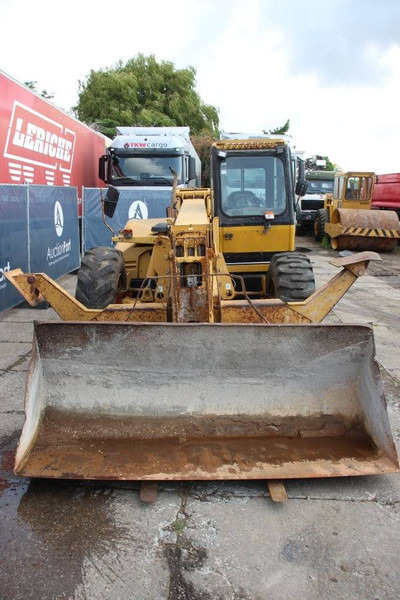 Телескопски ракувач Caterpillar TH63: слика 7