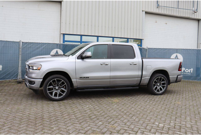 Dodge Ram 1500 1500 Sport 4x4 - Автомобил: слика 1 Dodge Ram 1500 1500 Sport 4x4 - Автомобил: слика 1