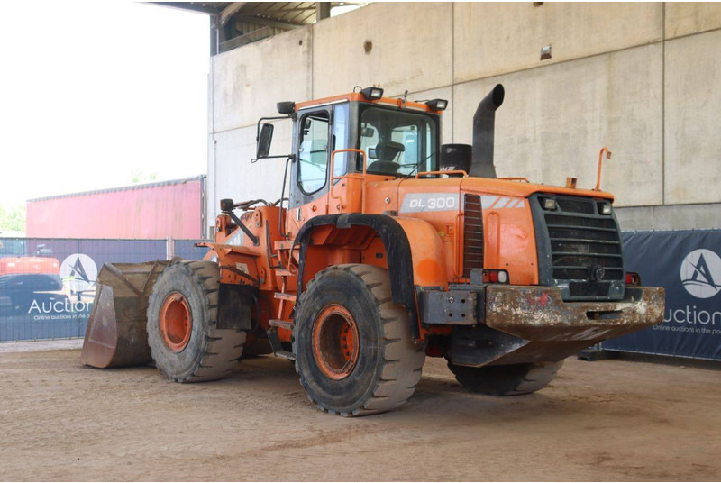 Doosan DL300 - Натоварувач на тркала: слика 3 Doosan DL300 - Натоварувач на тркала: слика 3