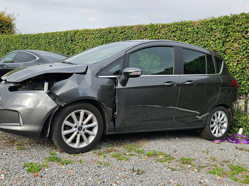 Ford B-Max 1.6 Ti-VCT Powershift - Седан: слика 2 Ford B-Max 1.6 Ti-VCT Powershift - Седан: слика 2