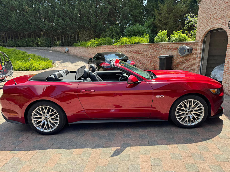 Ford Mustang GT Convertible - Седан: слика 4 Ford Mustang GT Convertible - Седан: слика 4