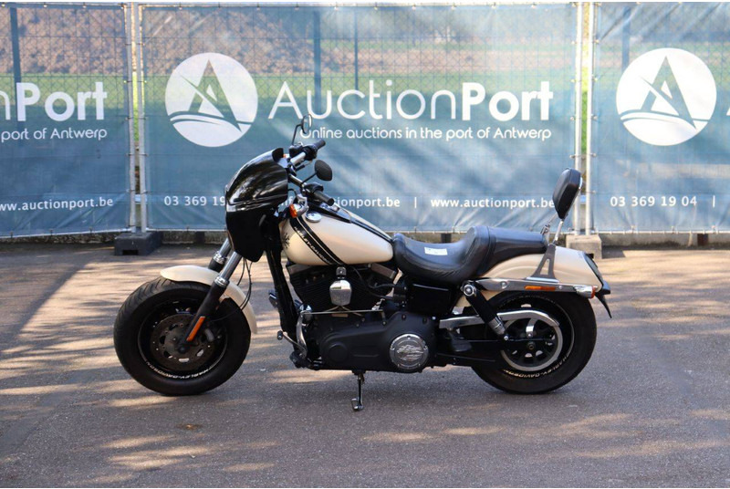 Harley-Davidson Dyna Fat Bob - Мотоцикл: слика 2 Harley-Davidson Dyna Fat Bob - Мотоцикл: слика 2