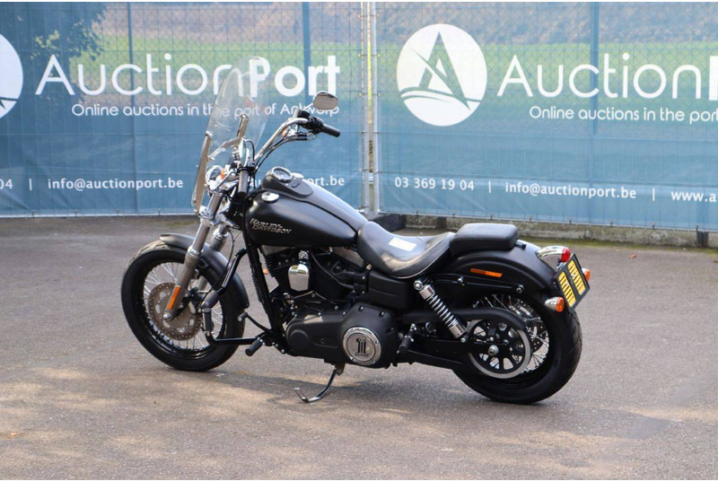 Harley-Davidson Dyna Street Bob - Мотоцикл: слика 3 Harley-Davidson Dyna Street Bob - Мотоцикл: слика 3
