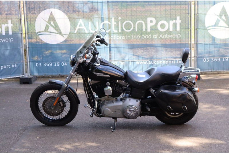 Harley-Davidson Dyna Street Bob - Мотоцикл: слика 2 Harley-Davidson Dyna Street Bob - Мотоцикл: слика 2