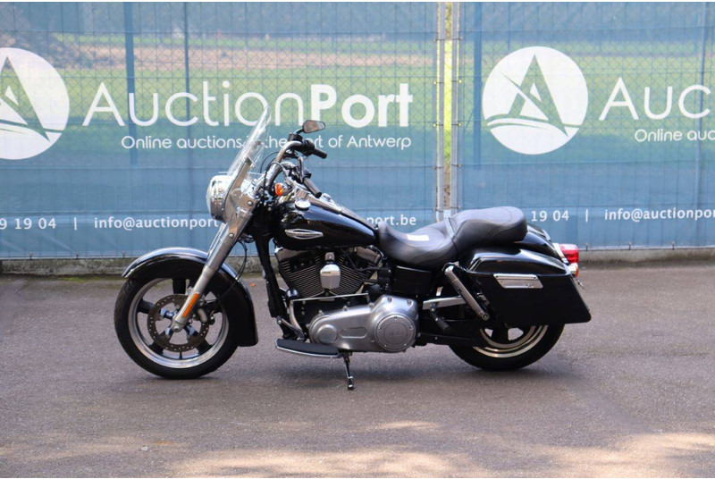 Harley-Davidson Dyna Switchback - Мотоцикл: слика 1 Harley-Davidson Dyna Switchback - Мотоцикл: слика 1