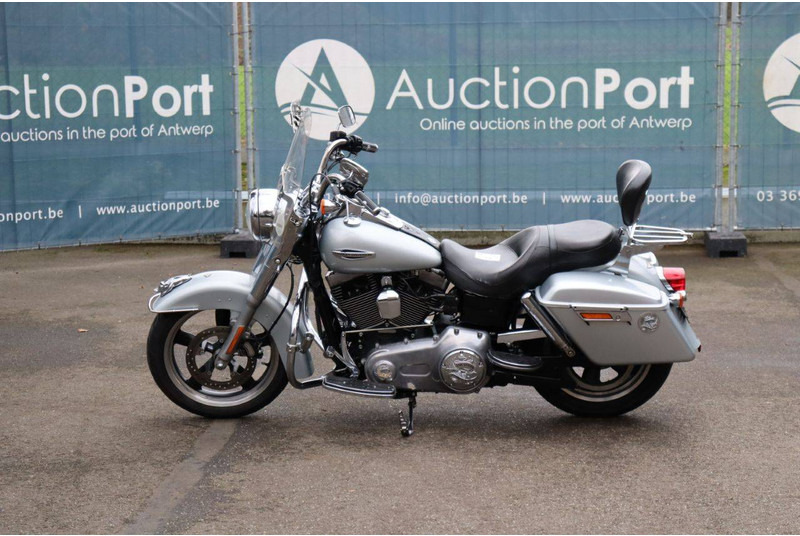 Harley-Davidson Dyna Switchback - Мотоцикл: слика 2 Harley-Davidson Dyna Switchback - Мотоцикл: слика 2