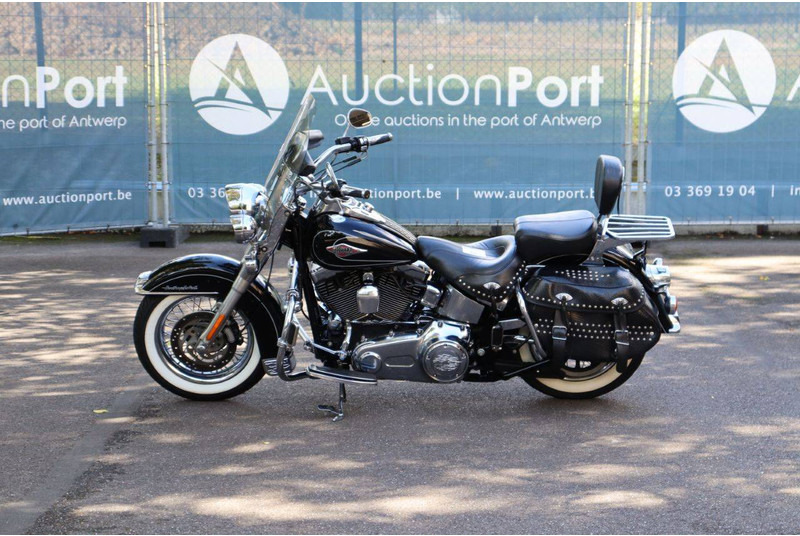 Harley-Davidson Heritage Softail Classic - Мотоцикл: слика 2 Harley-Davidson Heritage Softail Classic - Мотоцикл: слика 2