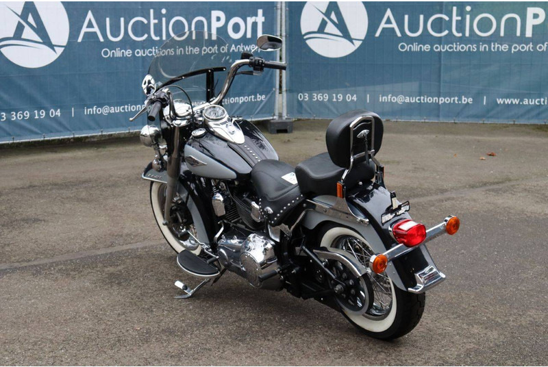 Harley-Davidson Heritage Softail Classic - Мотоцикл: слика 4 Harley-Davidson Heritage Softail Classic - Мотоцикл: слика 4
