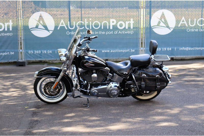 Harley-Davidson Heritage Softail Classic - Мотоцикл: слика 1 Harley-Davidson Heritage Softail Classic - Мотоцикл: слика 1