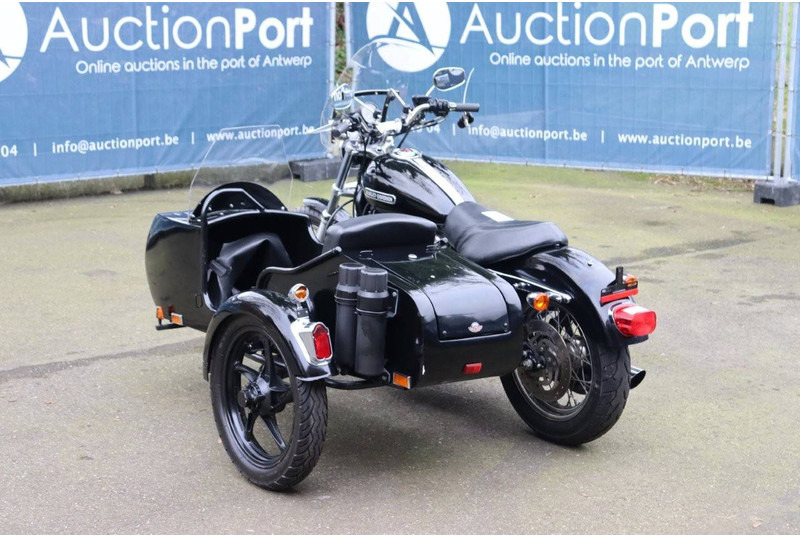 Harley-Davidson Sporster XL883 - Мотоцикл: слика 4 Harley-Davidson Sporster XL883 - Мотоцикл: слика 4