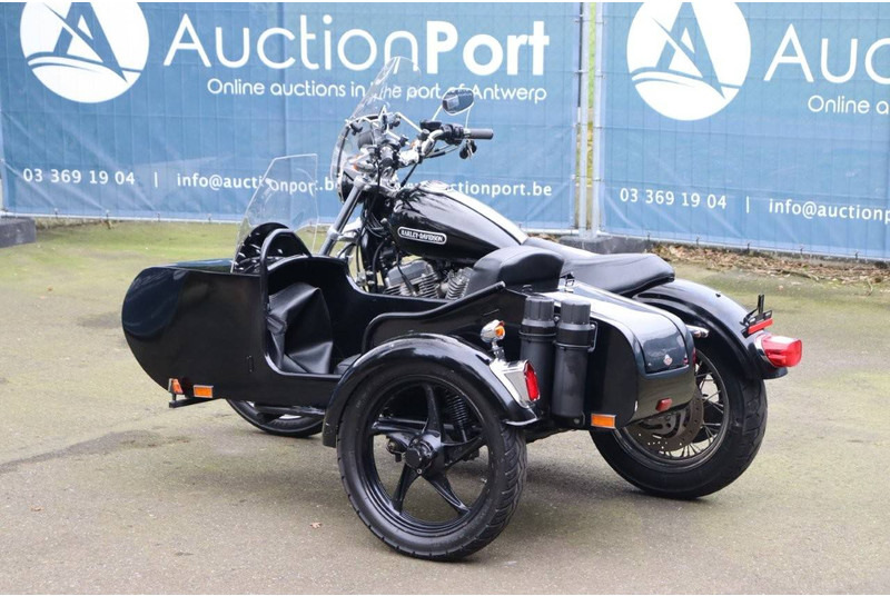 Harley-Davidson Sporster XL883 - Мотоцикл: слика 3 Harley-Davidson Sporster XL883 - Мотоцикл: слика 3
