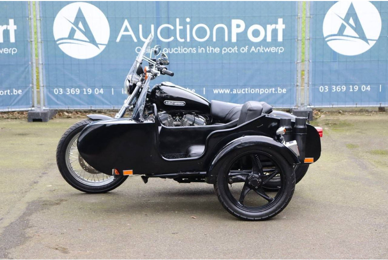 Harley-Davidson Sporster XL883 - Мотоцикл: слика 2 Harley-Davidson Sporster XL883 - Мотоцикл: слика 2