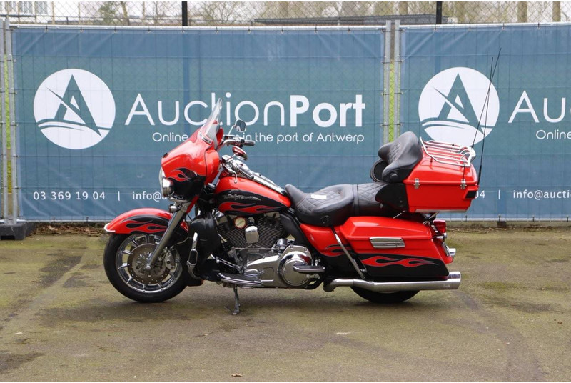 Harley-Davidson Ultra Glide CVO - Мотоцикл: слика 2 Harley-Davidson Ultra Glide CVO - Мотоцикл: слика 2