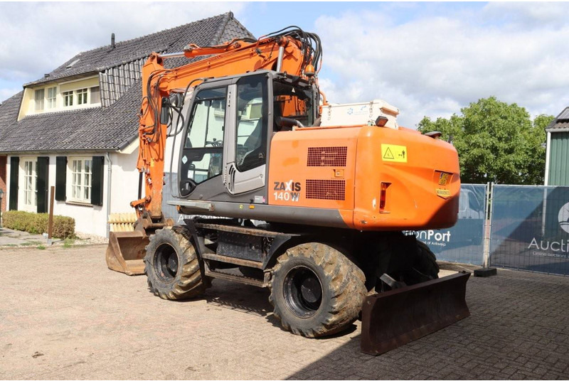 Hitachi ZX140W-3 - Багер на тркала: слика 4 Hitachi ZX140W-3 - Багер на тркала: слика 4
